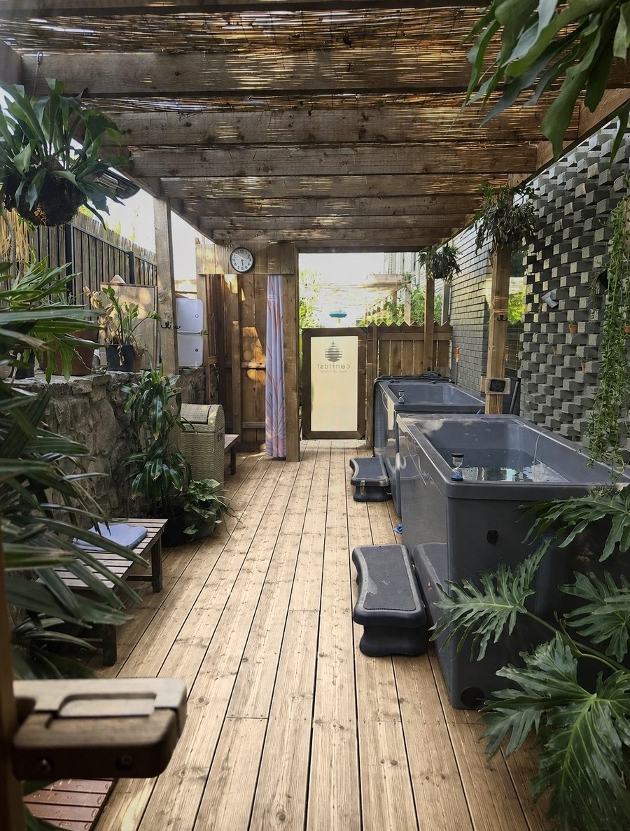 The Garden courtyard at Cøntrast with two cold plunges